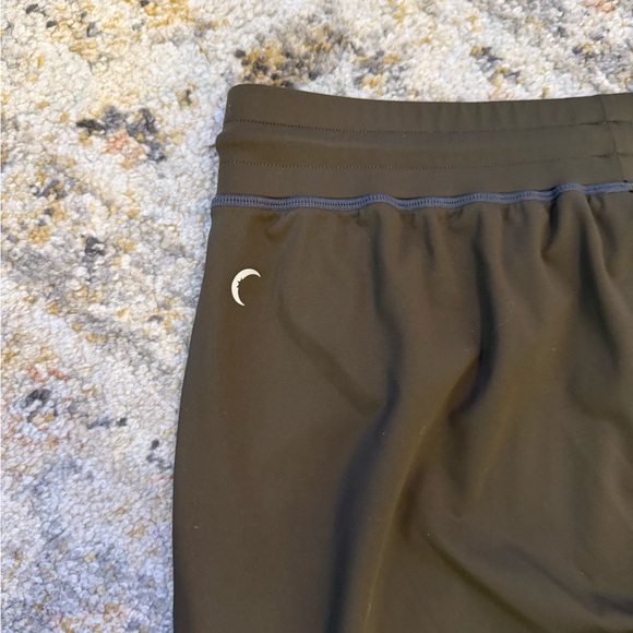 Zyia Dark Olive Peak Zipper Joggers (short) 24” Size Large - Picture 6 of 7